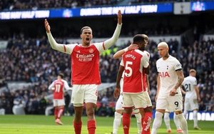 Thủ môn mắc sai lầm, Arsenal vẫn thắng Tottenham kịch tính để dẫn đầu BXH và tạo cách biệt với Man City