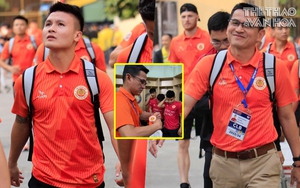 HLV Kiatisuk săn sóc tận tình cho Quang Hải trong phòng thay đồ khiến nhiều CĐV cảm phục