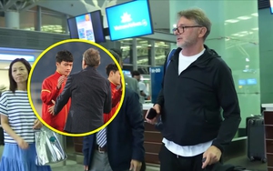 HLV Troussier lặng lẽ trở về Pháp, gửi lời đầy tình cảm tới cầu thủ Việt Nam