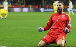 Đội tuyển Italy trong đôi tay của Gigio