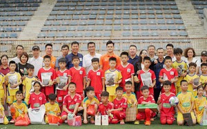 Gieo ước mơ bóng đá cho các em nhỏ vùng cao