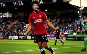 Thần đồng gốc Malaysia từ chối nhập tịch Đông Nam Á, tiến vào đội 1 MU với cú hat-trick phá lưới Liverpool