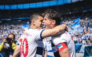 Sao trẻ Việt kiều gạt bỏ mâu thuẫn với HLV, giúp đội nhà giành chiến thắng ở châu Âu