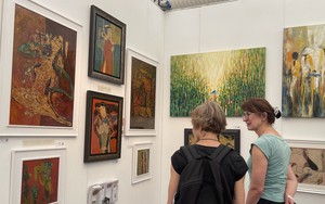 Tranh Việt Nam gây ấn tượng tại Hội chợ nghệ thuật quốc tế ở London (Anh)
