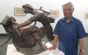 Nhà điêu khắc Lưu Danh Thanh: 'Cả nước ra trận' từ chiếc xe đạp thồ