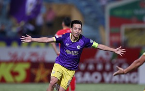 Văn Quyết ghi điểm với HLV Kim Sang Sik