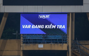 Bóng đá Việt Nam: Trách tại con đường