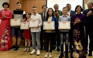 Cuộc thi vẽ tranh 'Việt Nam trong đôi mắt trẻ thơ' thu hút nhiều học sinh quốc tế