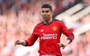 Casemiro chủ động xin không đá chung kết cúp FA, đi du lịch khi cả đội MU tổ chức ăn mừng