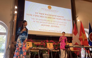 Nghệ sĩ Minh Trang và niềm đam mê kết nối nhạc dân tộc với thế giới