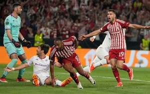 Phá tan giấc mơ người Ý, ngôi sao Olympiacos xô đổ kỷ lục của Ronaldo tại đấu trường châu Âu
