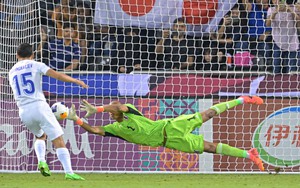 Thủ môn chơi ở châu Âu hóa người hùng với pha cản 11m ở phút bù giờ, giúp U23 Nhật Bản vô địch châu Á