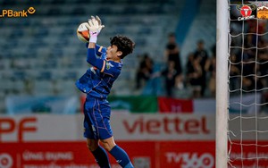Bùi Tiến Dũng nhận 'tin vui' từ HAGL sau cột mốc đáng nhớ, sở hữu thống kê tốt hơn thủ môn Việt kiều