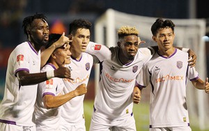 HLV Lê Huỳnh Đức than khó cho B.Bình Dương trước 'trận cầu 6 điểm' với Nam Định