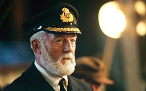 'Thuyền trưởng Titanic' Bernard Hill qua đời