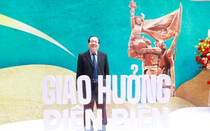 Điện Biên Phủ - nguồn cảm hứng bất tận - Hữu Thỉnh với trường ca 'Giao hưởng Điện Biên': 'Nhìn lên hoa ban nở…'