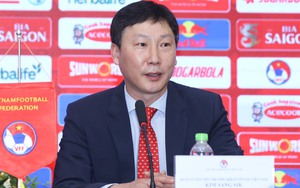 HLV Kim Sang Sik ngồi 'ghế nóng': Hành trình nhiều cơ hội nhưng lắm gian nan