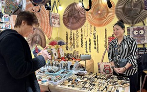 Văn hóa, du lịch và thủ công mỹ nghệ Việt thu hút khách Pháp tại Hội chợ Paris