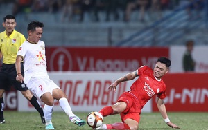 Đinh Thanh Trung nhảy múa trong vòng cấm HAGL trước khi ghi bàn như Messi