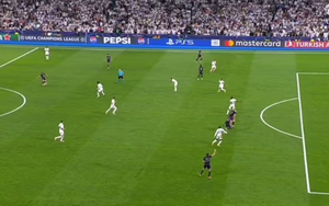 Trọng tài bị phản ứng dữ dội khi từ chối bàn thắng ở phút bù giờ thứ 13 của De Ligt khiến Bayern thua tức tưởi