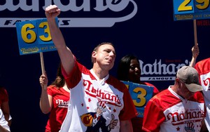 Người vô địch cuộc thi ăn xúc xích ở Mỹ đầu quân cho công ty thực phẩm chay 