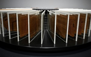 Đấu giá cuốn sách cổ nhất thế giới với giá 3,8 triệu USD