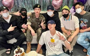 BTS, Lee Do Hyun... những ngôi sao K-biz vẫn tỏa sáng cả khi đang trong quân ngũ