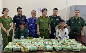 Bắt giữ vợ chồng người Mông vận chuyển 30kg ma túy