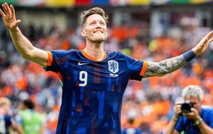 Trung phong 6 tháng không ghi bàn cho MU hóa người hùng, HLV Koeman nói tuyển Hà Lan cần ‘chất Anh’