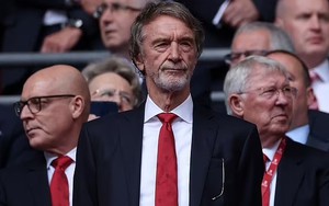 Sir Jim Ratcliffe chỉ trích UEFA vì MU bị ngăn cản ký hợp đồng với trung vệ của Nice