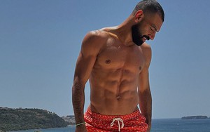 Salah lột xác với kiểu tóc mới và body 6 múi khiến fan hâm mộ phát sốt