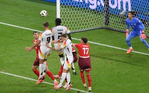 'Người hùng' xuất hiện phút bù giờ, ĐT Đức đòi lại ngôi đầu bảng theo cách nghẹt thở