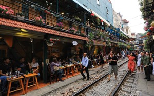 Diễn đàn văn hóa: "Báo động đỏ" từ cà phê đường tàu