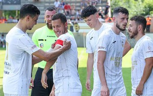 Eden Hazard bất ngờ tái xuất sân cỏ và ngay lập tức ghi bàn