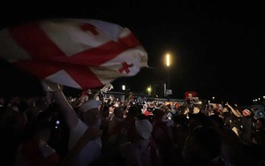 CĐV Gruzia phấn khích tột độ vì tấm vé lịch sử 