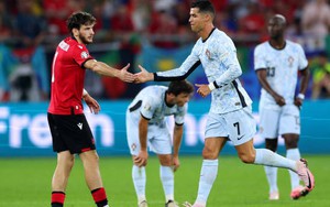 Kvaratskhelia: Từ cậu bé của học viện bóng đá được Ronaldo khánh thành tới ngôi sao che mờ tượng đài CR7