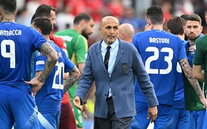 Các chuyên gia đồng loạt lên tiếng: 'Chưa từng thấy ĐT Ý nào tệ hơn thế này. Thụy Sĩ như thể chơi đùa với họ'