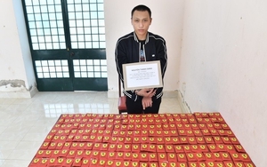 Khen thưởng lực lượng bắt vụ vận chuyển trái phép 260 gói 'nước vui' về Việt Nam