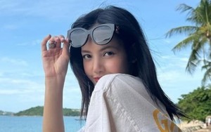 Lisa Blackpink chào đón mùa Hè trong những bức ảnh mới gợi cảm