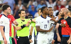 Tin nóng EURO 1/7: Sao tuyển Anh xúc phạm HLV Slovakia, Bồ Đào Nha sử dụng liệu pháp 'đặc biệt' cho Pepe