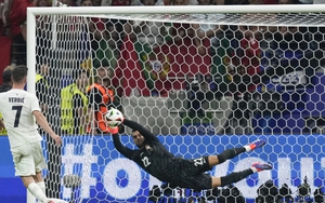 Người hùng của Bồ Đào Nha đi vào lịch sử EURO với kỷ lục khó tin