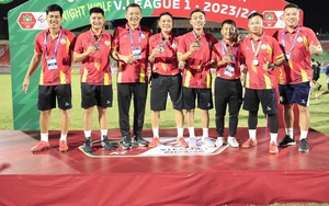 Đưa Quy Nhơn Bình Định giành ngôi á quân, HLV Bùi Đoàn Quang Huy tái ký hợp đồng 3 năm