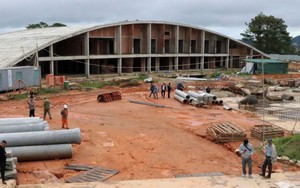 Tạm hoãn thi hành cưỡng chế công trình sân Golf Đồi Cù