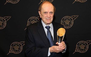 Huyền thoại hài kịch Bob Newhart qua đời ở tuổi 94