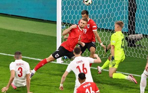 Đồng đội cũ của Ronaldo đi vào lịch sử EURO với bàn thắng ở giây 57