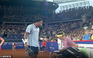 Hai tay vợt đẳng cấp thế giới suýt ẩu đả trong trận một trận chung kết, nhận chỉ trích gay gắt từ người hâm mộ