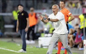 Tái xuất ở châu Âu, HLV Mourinho giành thắng lợi trong trận đấu có 7 bàn thắng