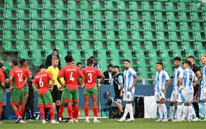 Messi thất vọng 'cạn lời', nói đúng 1 từ sau trận thua đầy tranh cãi của Olympic Argentina