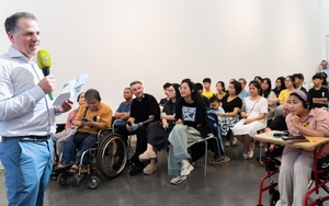 Ông Oliver Brandt - Viện trưởng Viện Goethe Hà Nội: "Nhiều tiềm năng của người khuyết tật chưa được khai phá"