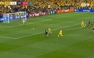 Giày bỗng nhiên bay vào sân khiến thủ môn Romania phân tâm và bị thủng lưới ở EURO 2024